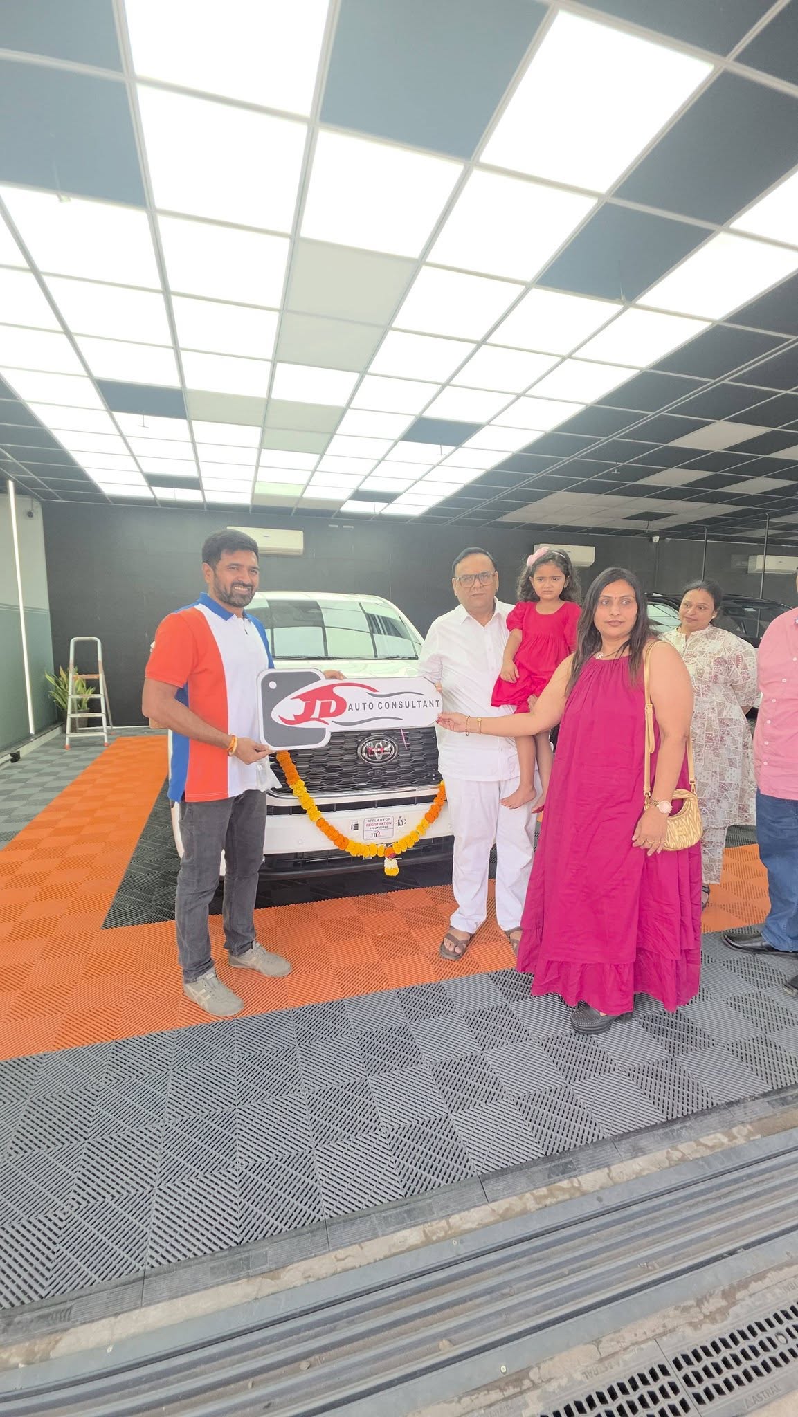 તા.૦૪-૦૪-૨૦૨૬ ના રોજ અમારા પરિવારના નવા સભ્ય તરીકે નવી ટોયોટા ઇનોવા હાઈક્રોસ ગાડી લેવામાં આવી.